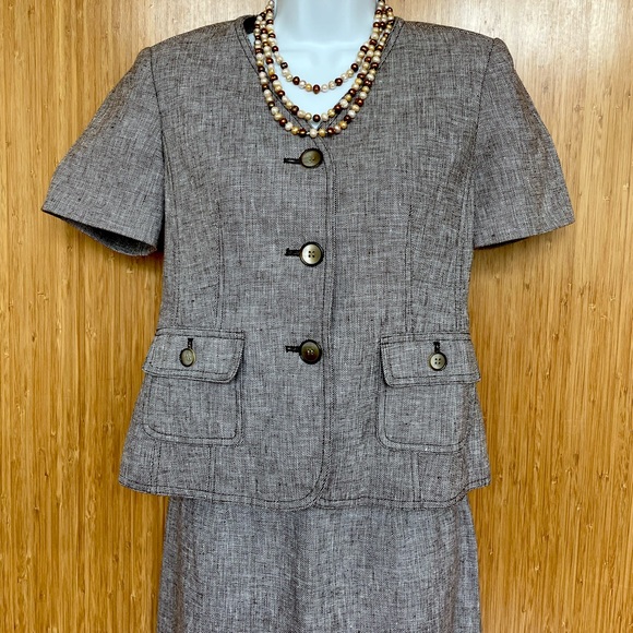 Kasper Gray 2 Pieces Skirt/Blazer Suit - Picture 2 of 6